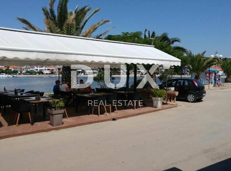 BIBINJE, ZADAR - TOP LOKACIJA! Uhodani restoran s apartmanima 1. red do mora