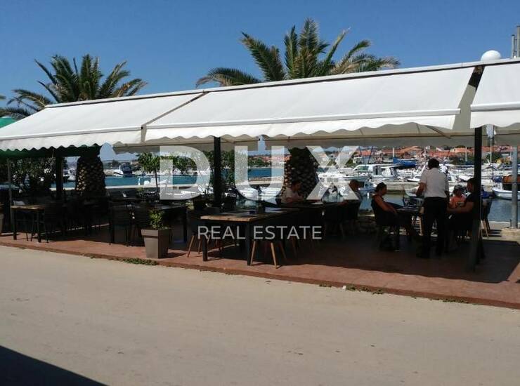 BIBINJE, ZADAR - TOP LOKACIJA! Uhodani restoran s apartmanima 1. red do mora — fotografija 2