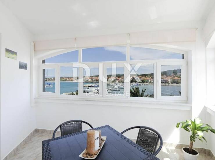 BIBINJE, ZADAR - TOP LOKACIJA! Uhodani restoran s apartmanima 1. red do mora — fotografija 3