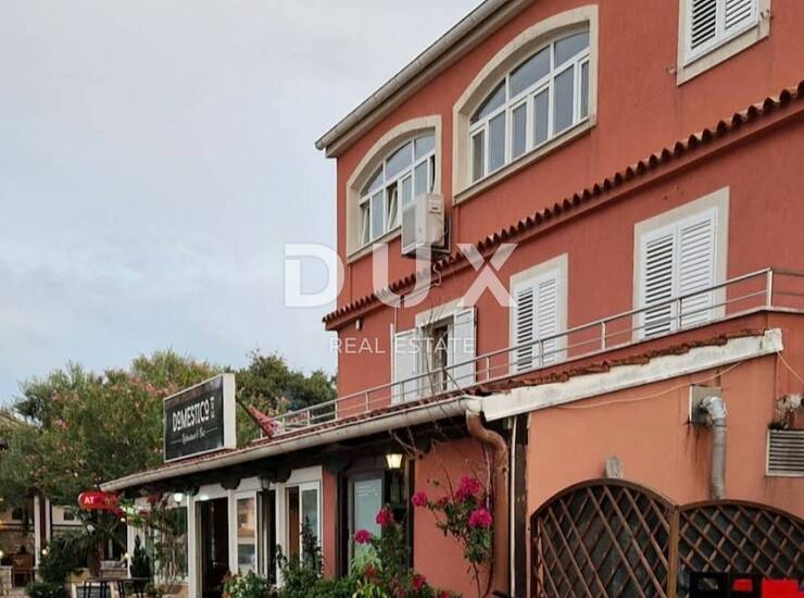 ZADAR, BIBINJE - Kuća sa 2 apartmana i restoranom u prvom redu do mora