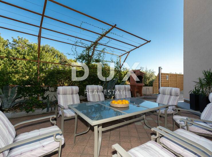 BIOGRAD, SVETI FILIP I JAKOV - SNIŽENO! Apartmanska kuća s bazenom i pogledom — fotografija 4