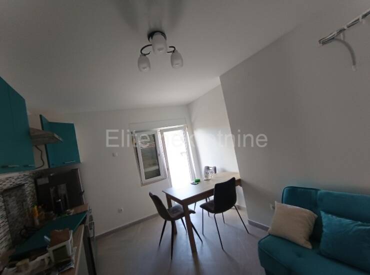 MATULJI! Novoadaptirani trosobni stan 50 m² na 1. katu kuće