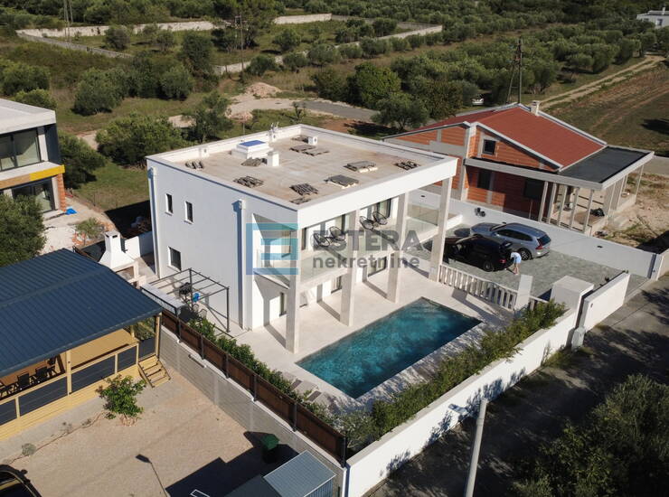 Villa sa bazenom i pogledom na more prodaja — fotografija 3
