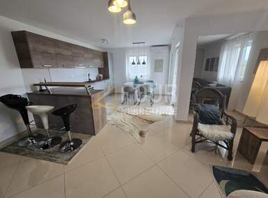 Trosoban stan Malinska, Malinska-Dubašnica 66m² - 800 € | SveHrNekretnine