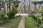 Zagreb, Maksimir, adaptirana kuća u nizu, okućnica i garaža — fotografija 2