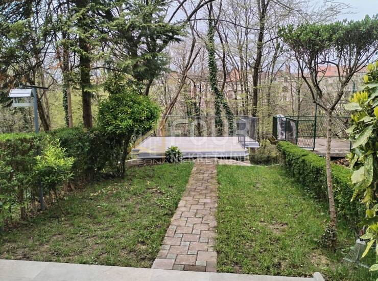 Zagreb, Maksimir, adaptirana kuća u nizu, okućnica i garaža — fotografija 2