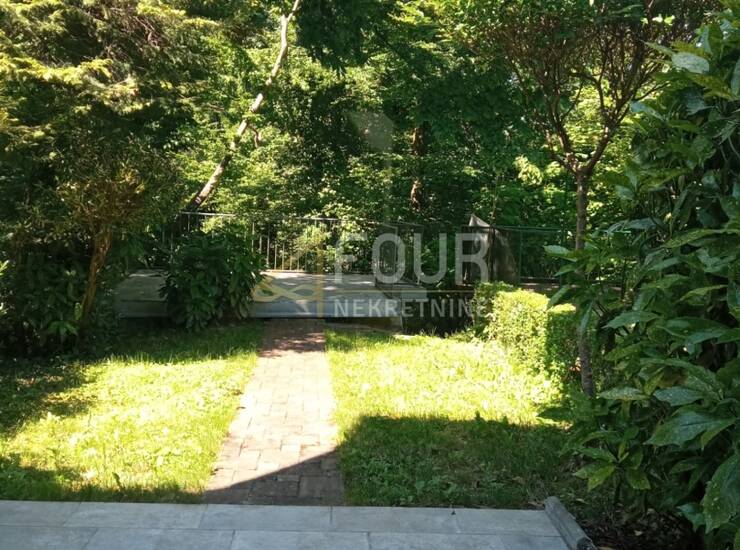 Zagreb, Maksimir, adaptirana kuća u nizu, okućnica i garaža — fotografija 3