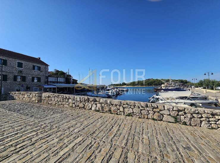 Dalmacija, Tribunj, 3 apartmana, 114m2, terasa