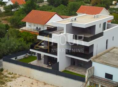 Kuća, Tribunj 240m² - 590.000 € | SveHrNekretnine