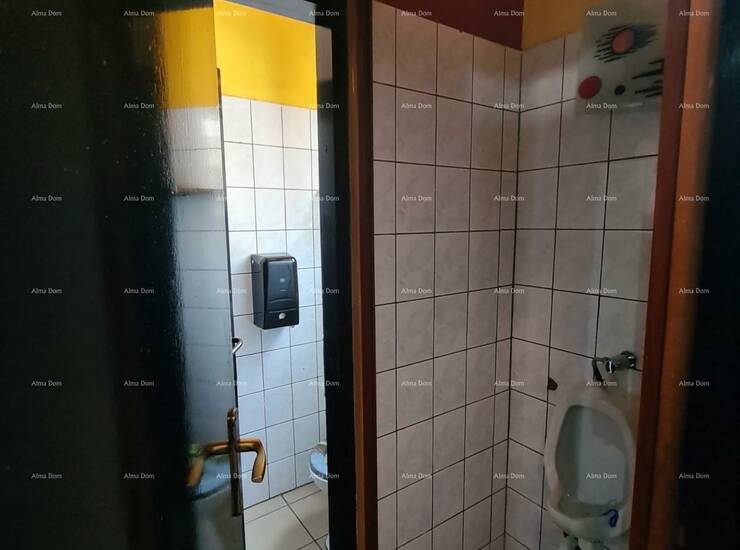 NA PRODAJU – POSLOVNI PROSTOR U STROGOM CENTRU PULE (TRŽNICA)

Idealna p... — fotografija 11