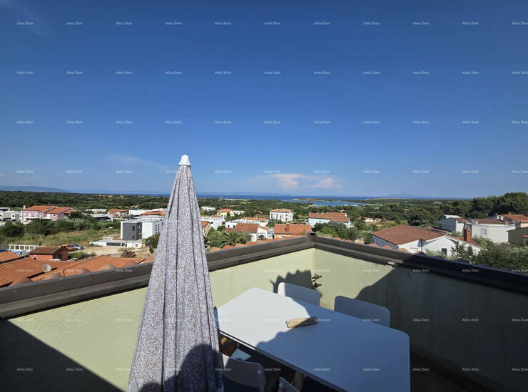 LIŽNJAN – PRELIJEPI STAN S POGLEDOM NA MORE, 600 m OD MORA

Na prodaju j... — fotografija 2