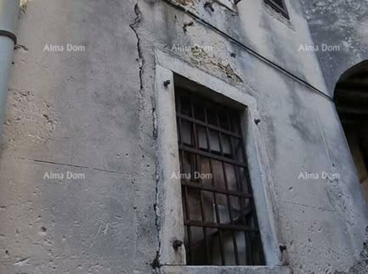 Prodajemo veliku istarsku kamenu kuću na tri kata, Buje!

Kuća posjeduje ... — fotografija 2