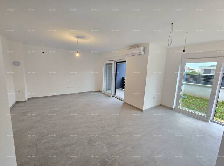 U ponudi je kuća koja se sastoji od prizemlja i kata. Vezana s jedne stran... — fotografija 2