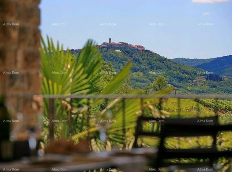 Prodajemo kuću sa pogledom na Motovun!

Kamena kuća sa bazenom i panorams... — fotografija 3