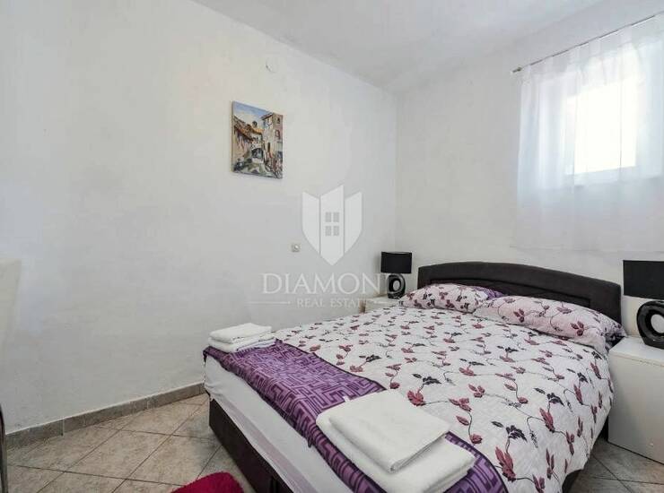 Žminj, okolica, kuća s bazenom, dvije stambene jedinice i građevinskim zemlj — fotografija 6