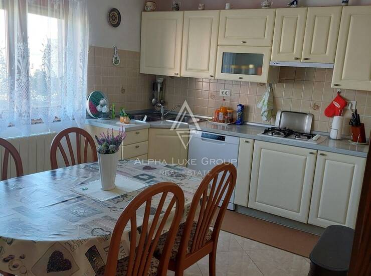 Istra, Pula, kuća sa stanom, garažom i vrtom — fotografija 6
