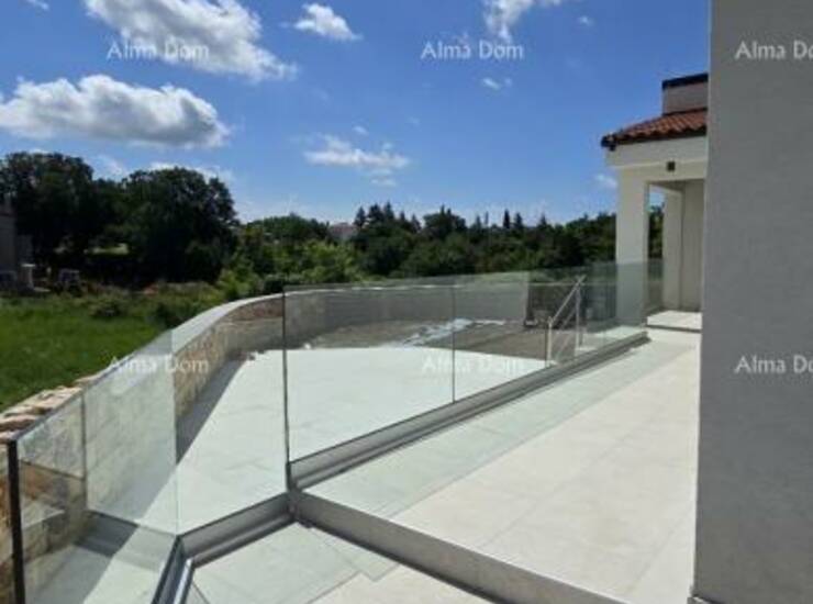 Na prodaju samostojeća prizemna kuća površine 147 m², smještena u mirn...