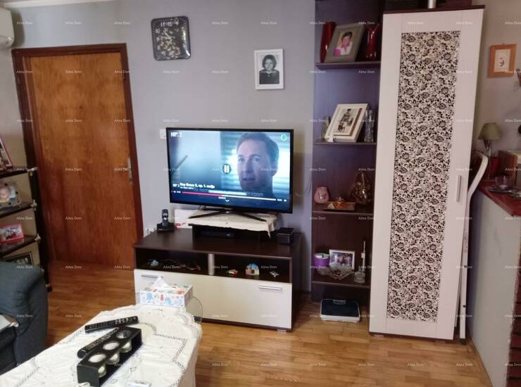 Na prodaju je kuća u nizu smještena u samom centru Buja, idealna za živo... — fotografija 3