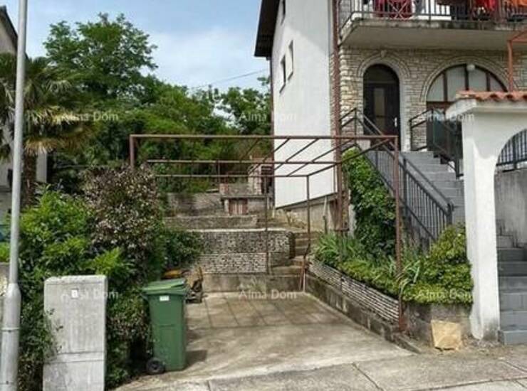 Prodaje se stan površine 130 m2, Buzet.
Stan ima posebni ulaz, na prvom ka...