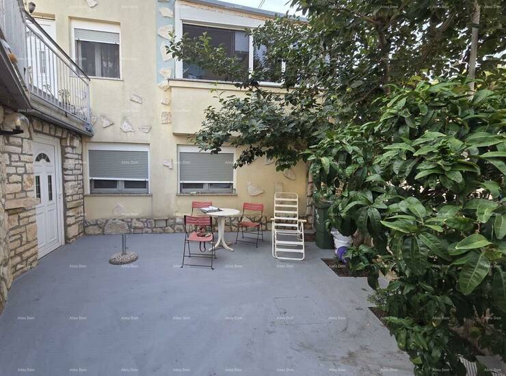 Prodaje se  kuća u Ližnjanu ukupne stambene površine 168 m², raspoređe...