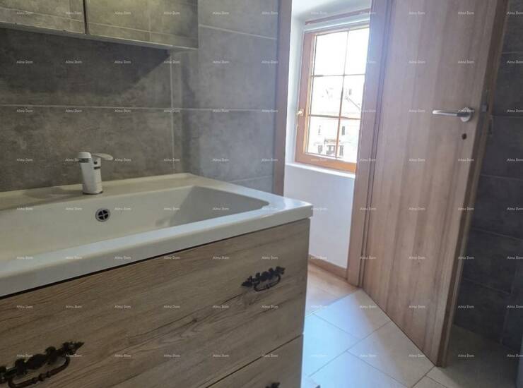 Na prodaju je potpuno renovirana kamena kuća površine 170 m², smještena... — fotografija 4