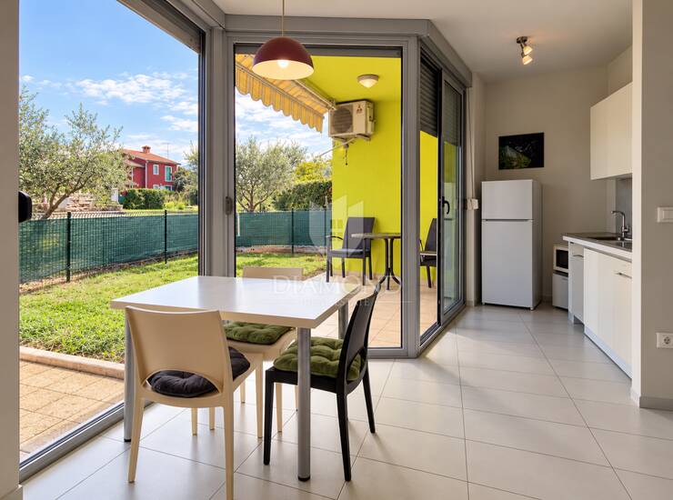 Umag, okolica! Predivan tan u prizemlju sa 137 m2 vrta! — fotografija 2