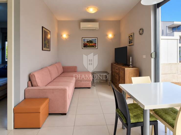 Umag, okolica! Predivan tan u prizemlju sa 137 m2 vrta! — fotografija 6