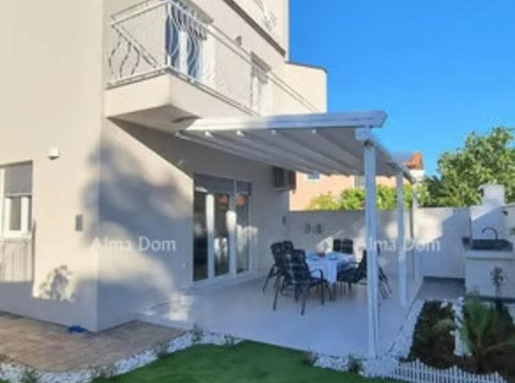 MEDULIN, POŠESI – MODERNA KUĆA S 4 SPAVAĆE SOBE I POGLEDOM NA MORE

Na...