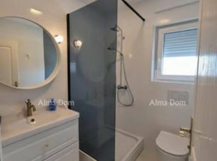 MEDULIN, POŠESI – MODERNA KUĆA S 4 SPAVAĆE SOBE I POGLEDOM NA MORE

Na... — fotografija 6