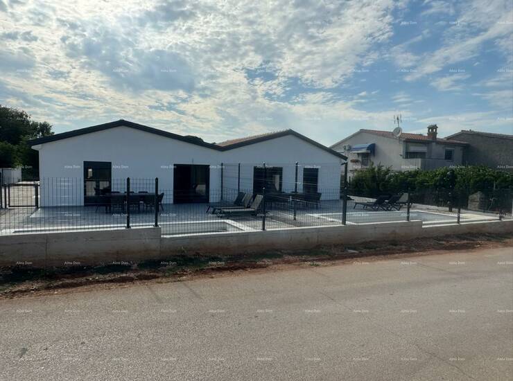 Moderna prizemnica s grijanim bazenom u okolici Poreča.
Prodaje se prekras... — fotografija 2