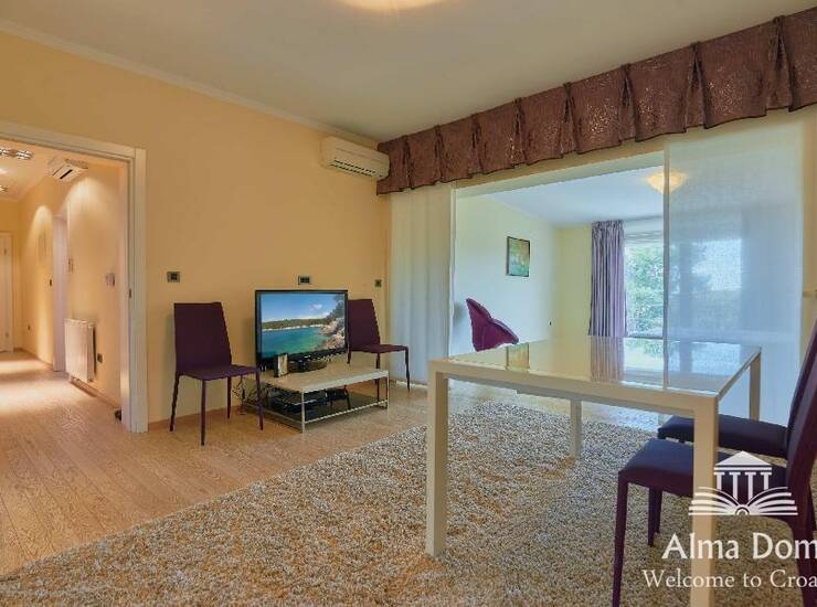 Prodajemo luksuznu vilu sa garažom i bazenom na jedinstvenoj lokaciji sa d... — fotografija 6
