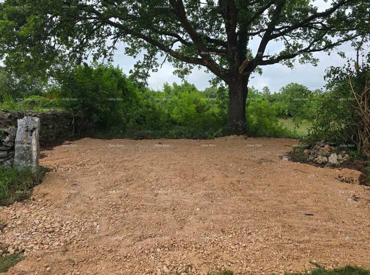 Prodaje se građevinsko zemljište površine 681 m² u mirnom naselju u bli... — fotografija 5