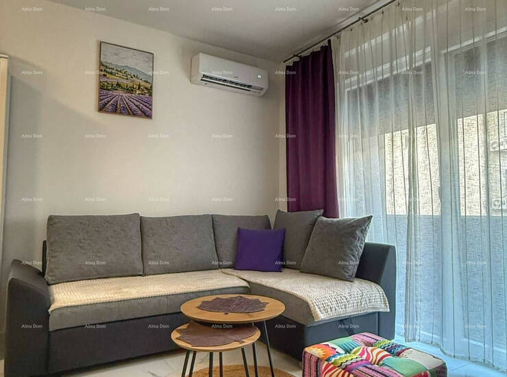 Na prodaju je lijepo uređen i namješten stan površine 40,7 m², smješte...