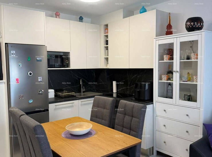 Na prodaju je lijepo uređen i namješten stan površine 40,7 m², smješte... — fotografija 7
