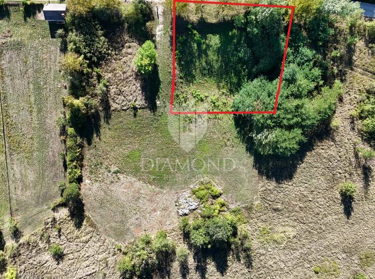Labin, okolica, zemljište s građevinskom dozvolom za prizemnicu s bazenom — fotografija 2