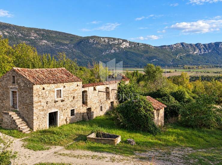 Istra, Labin, okolica, autohtona istarska kuća za adaptaciju