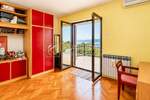 Kostrena - samostojeća kuća s 2 stana i garažom — fotografija 2