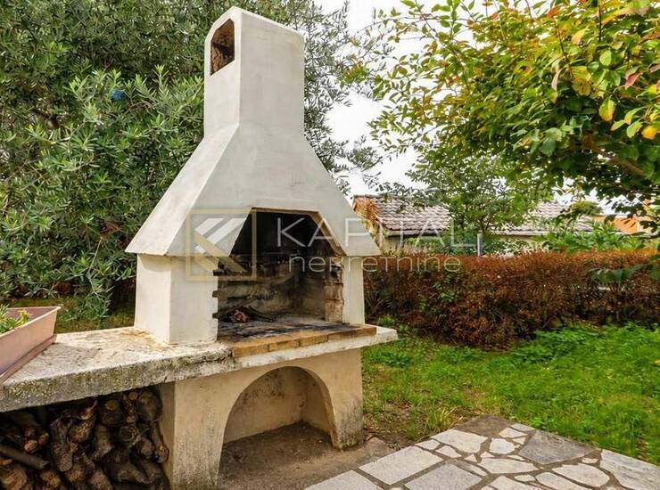Kostrena - samostojeća kuća s 2 stana i garažom — fotografija 3