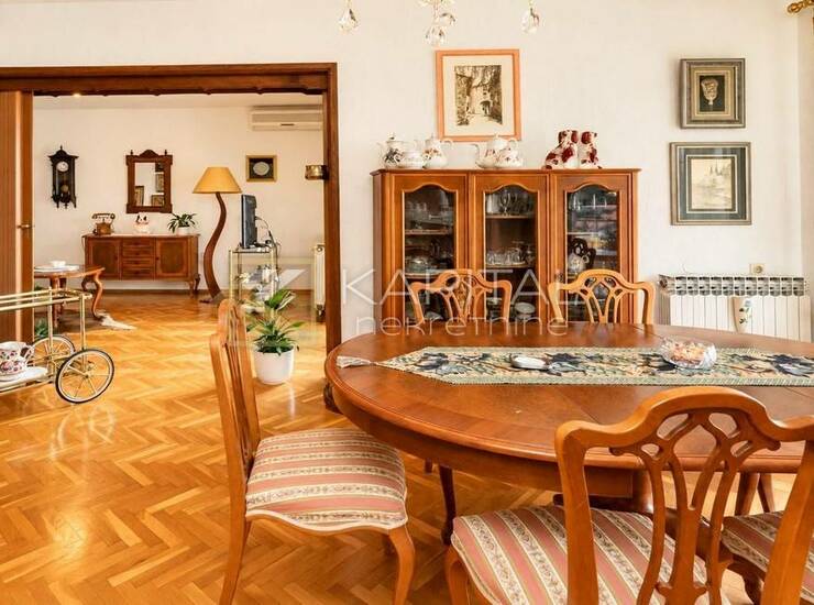 Kostrena - samostojeća kuća s 2 stana i garažom — fotografija 4