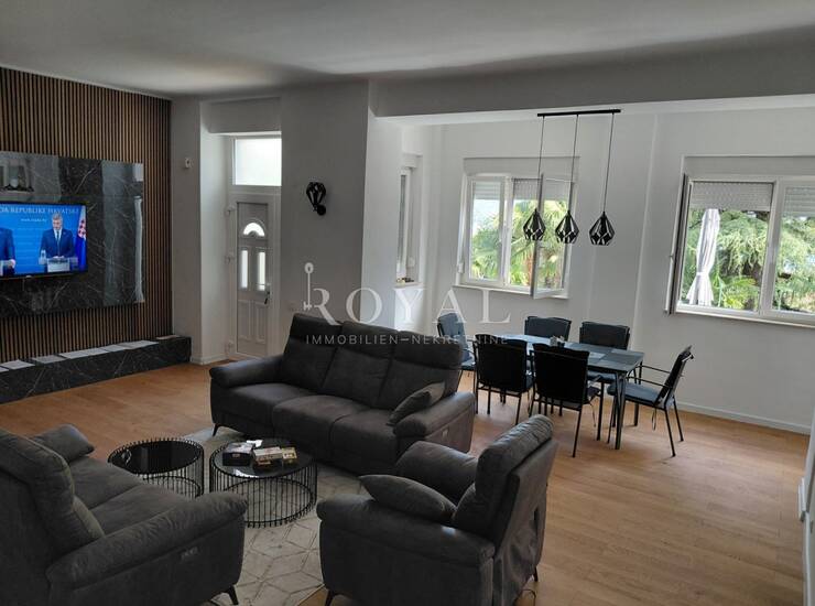 OPATIJA - Komforan stan 153m2 sa prekrasnim dvorištem i pogledom