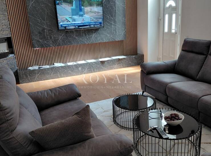 OPATIJA - Komforan stan 153m2 sa prekrasnim dvorištem i pogledom — fotografija 2