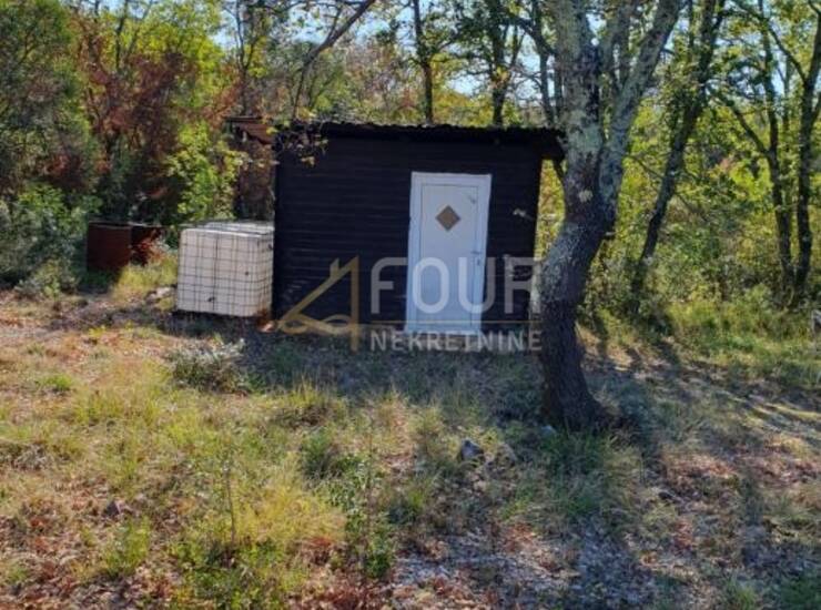 Otok Krk, Pinezići, poljoprivredno zemljište 4.107m2 - šuma