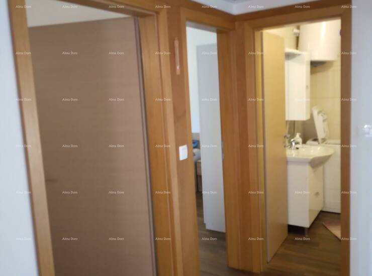 U srcu Medulina, na samo 120 metara od predivnog mora, nalazi se ova modern... — fotografija 3