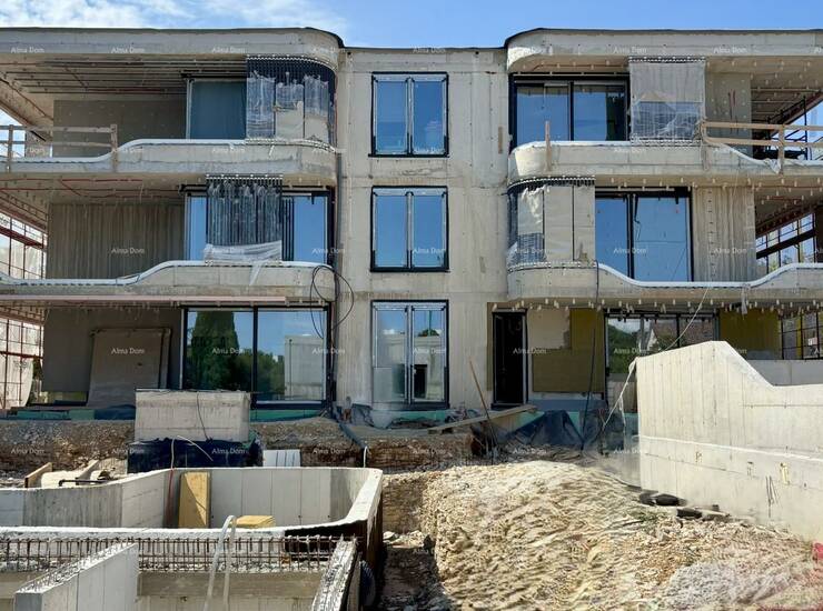 Ova izuzetna rezidencija nalazi se u prestižnom dijelu Rovinja, samo 200 m... — fotografija 2
