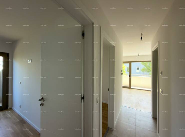 Prodajemo stan u modernom poslovno stambenom kompleksu u centru Poreča!

K... — fotografija 5