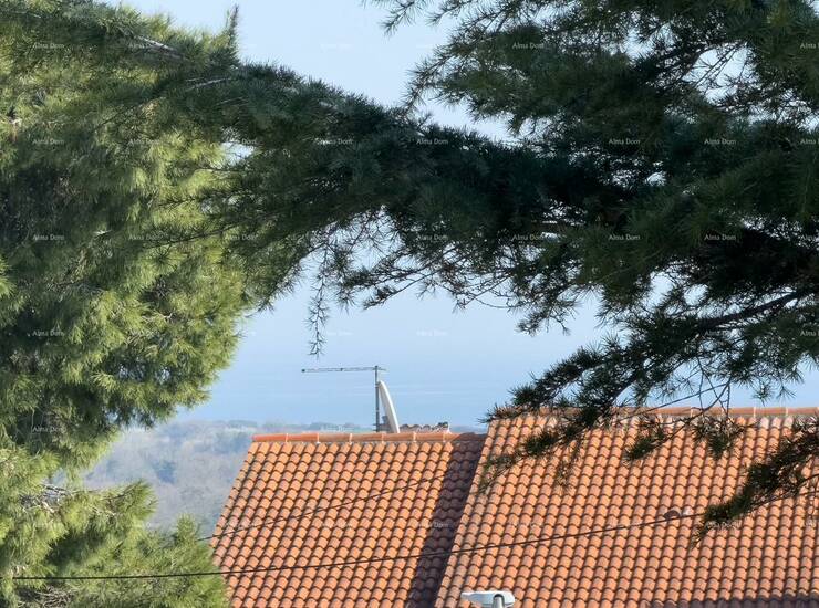 U prodaji kompletno uređena i namještena kuća, sa garažom, velikom tera... — fotografija 4