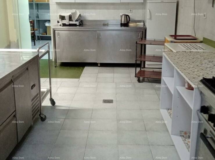 Prodaja kuće s apartmanima u Puli  blizu mora, s pogledom na more.
Ova atr... — fotografija 5