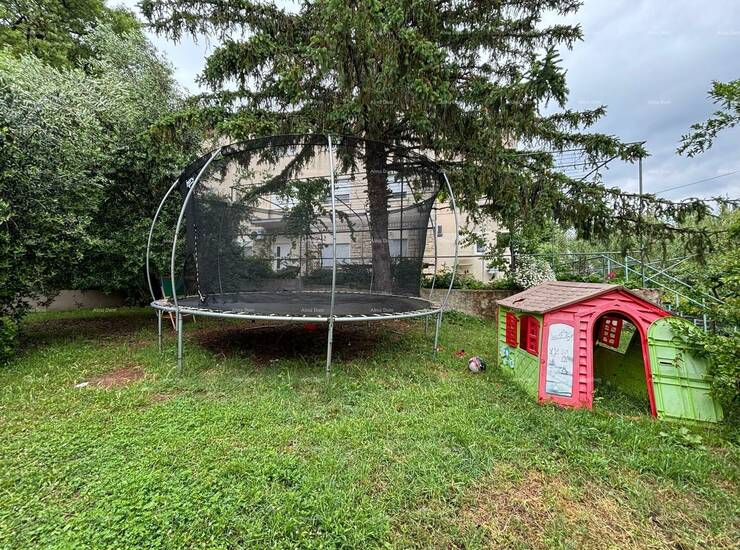 Prodaje se izvrsna privatna kuća u Puli.

Kuća se sastoji od dva odvojena... — fotografija 2