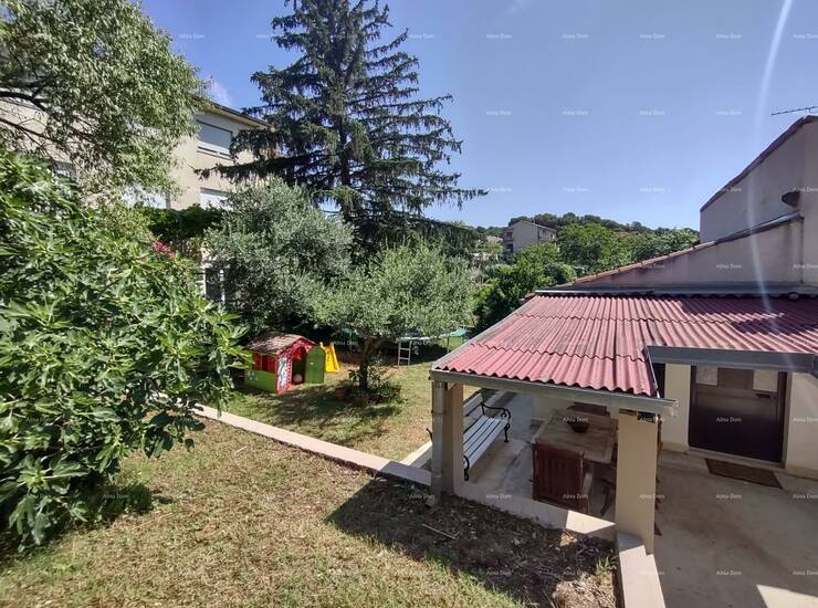 Prodaje se izvrsna privatna kuća u Puli.

Kuća se sastoji od dva odvojena... — fotografija 4