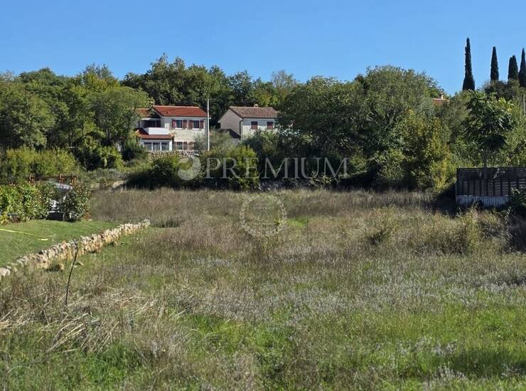 Okolica Malinske, građevinsko zemljište pravilnog oblika!  — fotografija 2